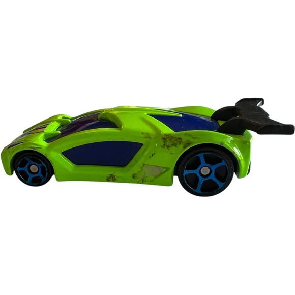Hot Wheels Green Sports Car with Blue Rims & Spoiler (2005)  Collectible Vehicle - Picture 3 of 7